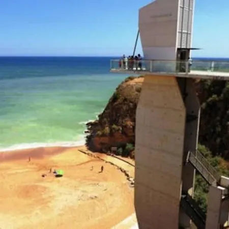 Modern 3 Bedroom Pool View. Apartment Albufeira