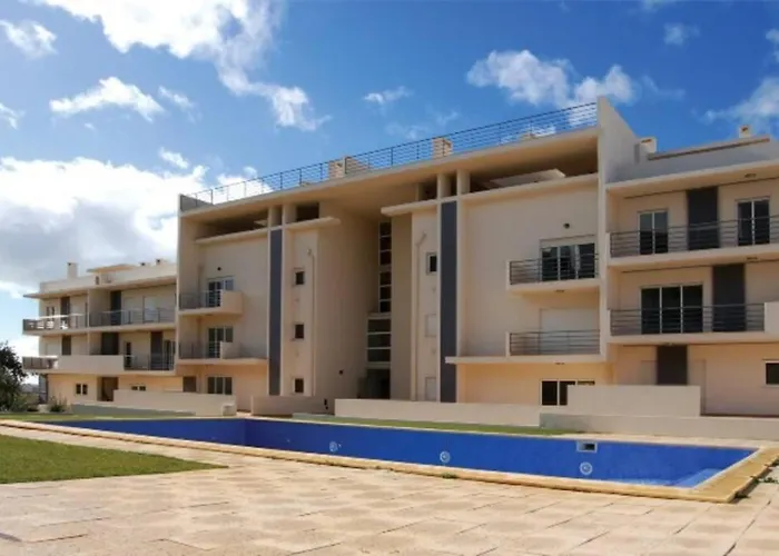 Apartment Modern 3 Bedroom Pool View. *