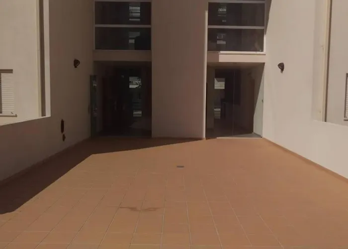 Apartment Modern 3 Bedroom Pool View. *