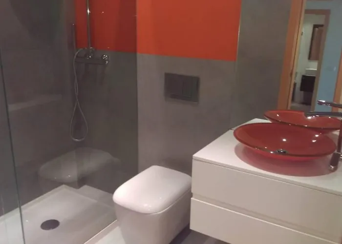 Apartment Modern 3 Bedroom Pool View. *