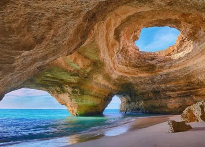 Modern 3 Bedroom Pool View. *