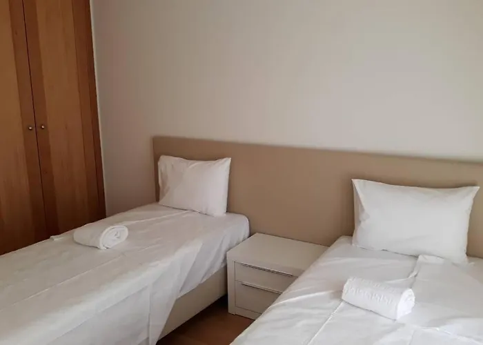 Modern 3 Bedroom Pool View.