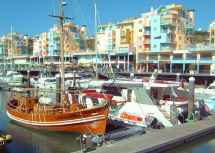 Modern 3 Bedroom Pool View.