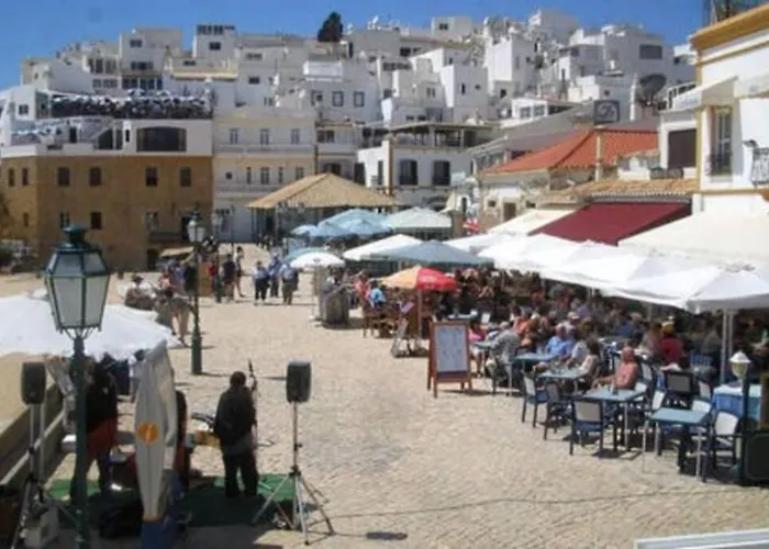 Apartment Modern 3 Bedroom Pool View. Albufeira