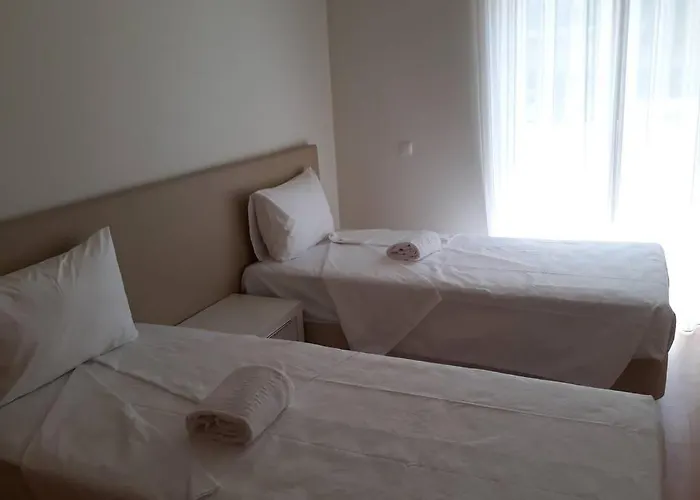 Modern 3 Bedroom Pool View. *