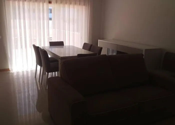 Apartment Modern 3 Bedroom Pool View.