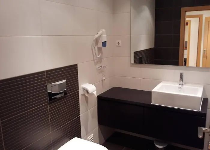 Modern 3 Bedroom Pool View. * Albufeira