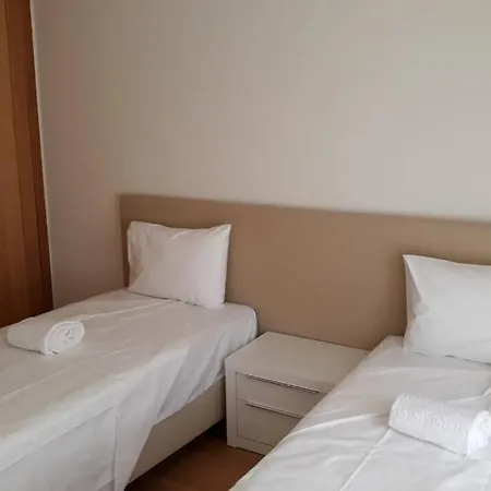 Modern 3 Bedroom Pool View.